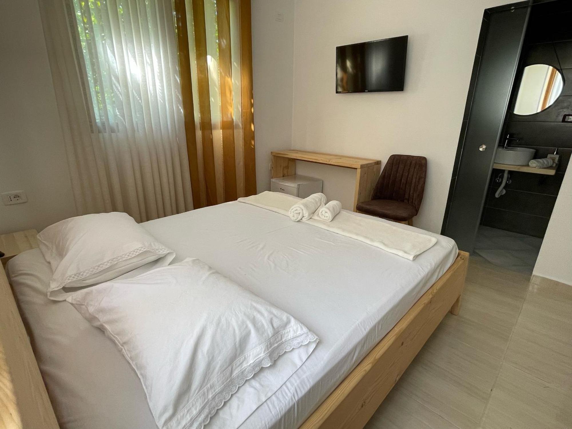Xho'S Forest Guest House Berat Rum bild