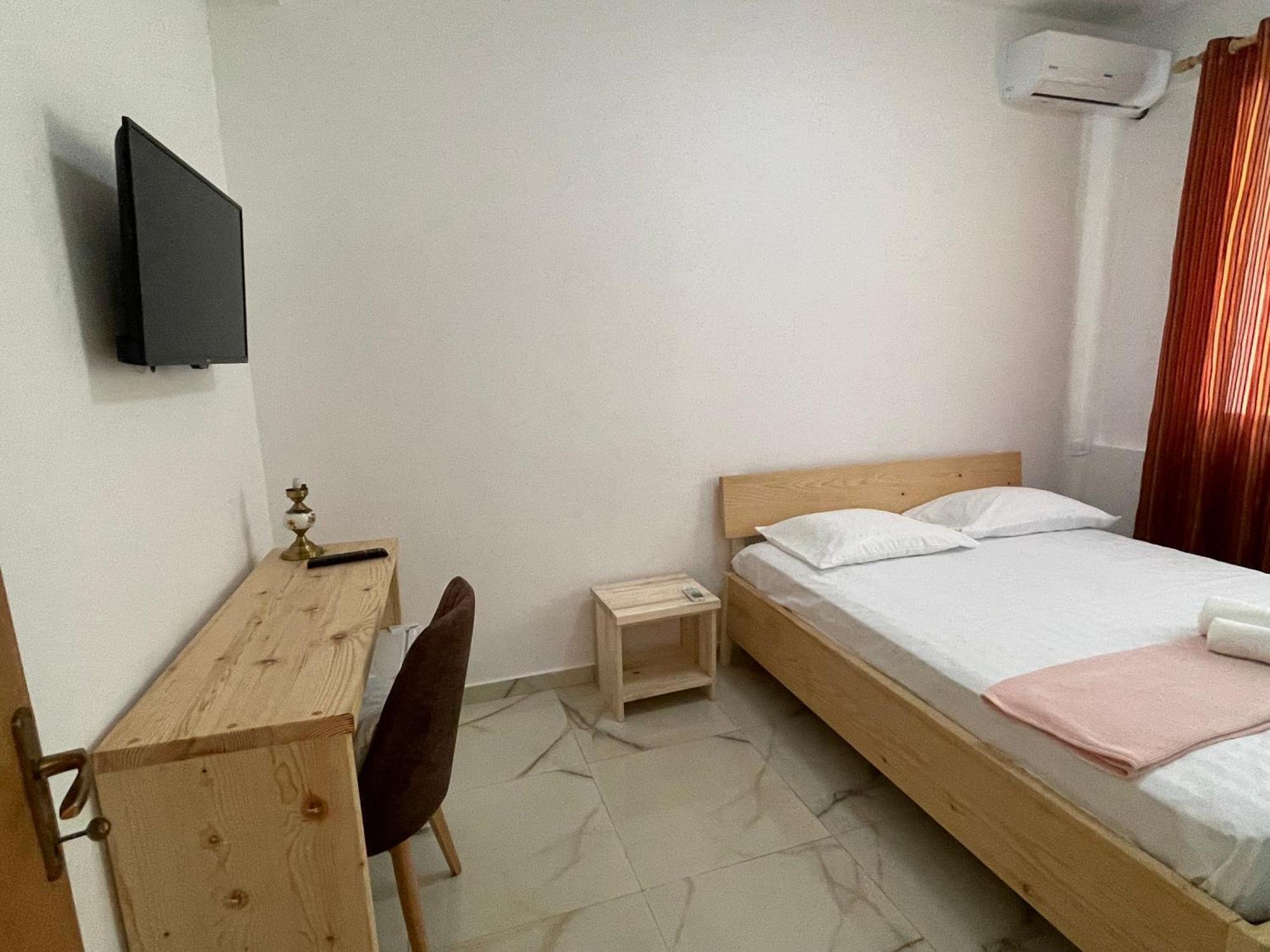 Xho'S Forest Guest House Berat Rum bild